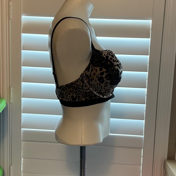 Chic Leopard Print Bra with Black Trim - Picture 2 of 7